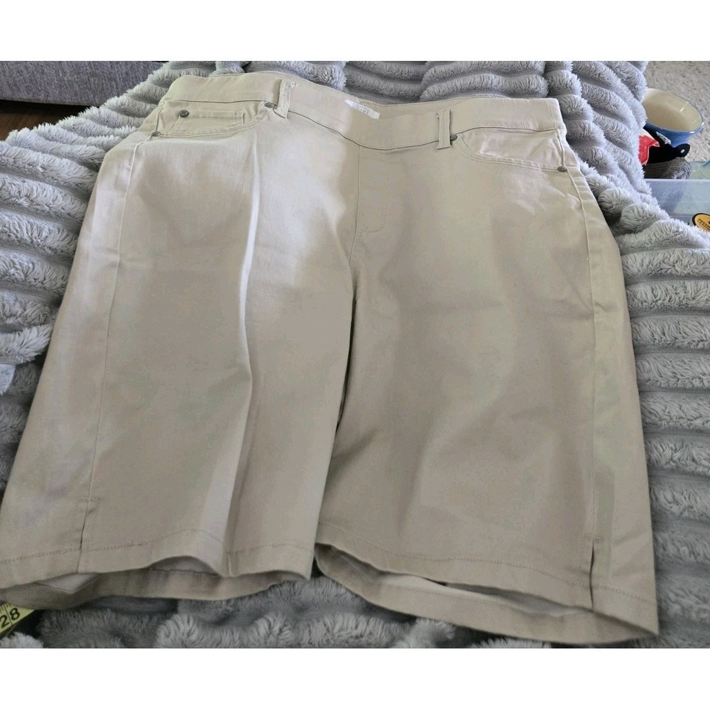 Revery Shorts 2X Womens Plus Khaki‎ Walking Stretchy High Rise NWOT